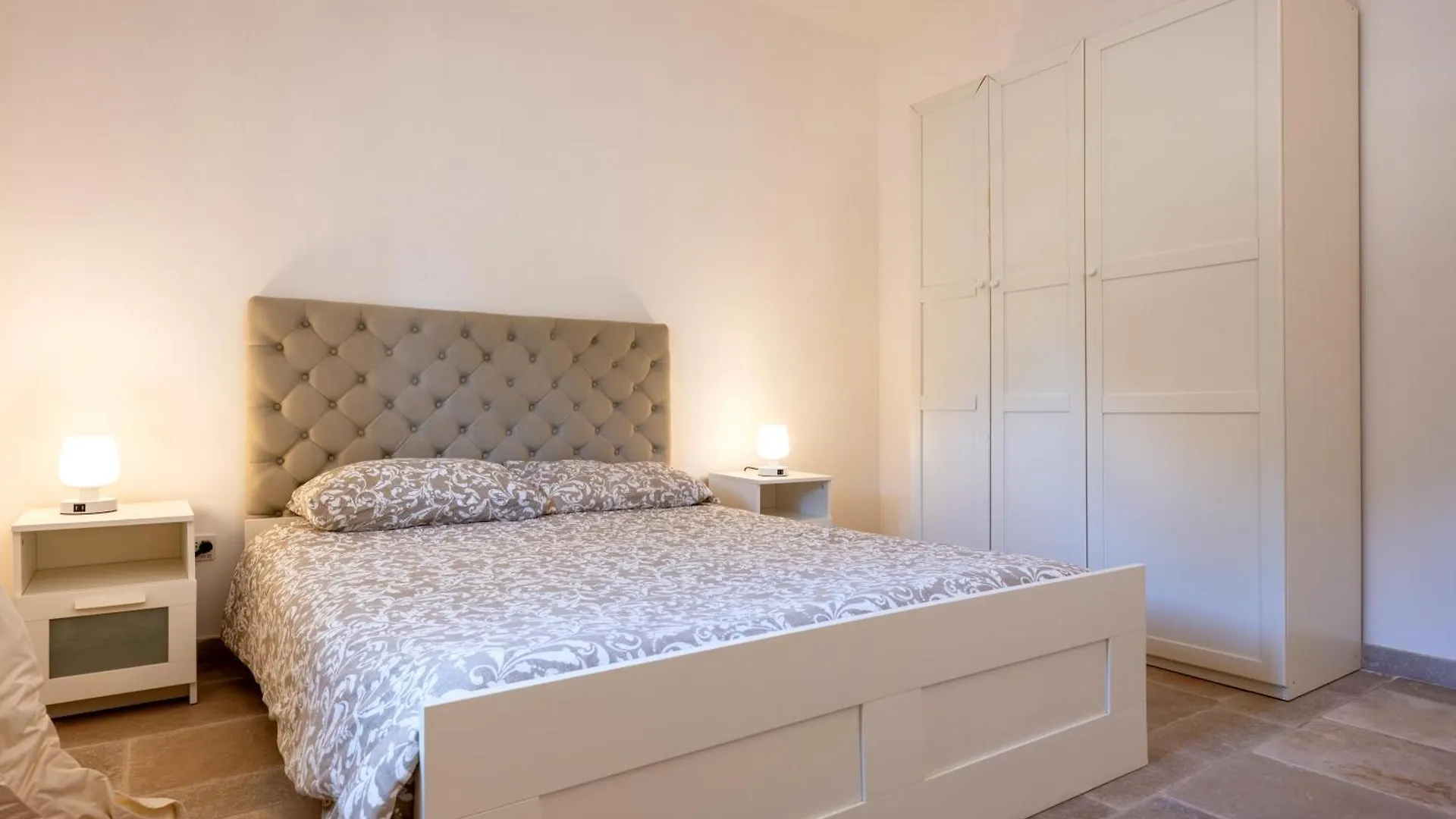 Villa Cavaliere Roma 0*,