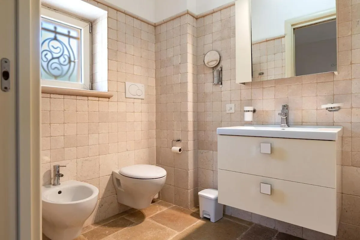 Villa Cavaliere Roma 0*,