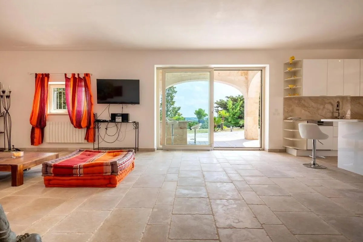 Villa Cavaliere Roma 0*,